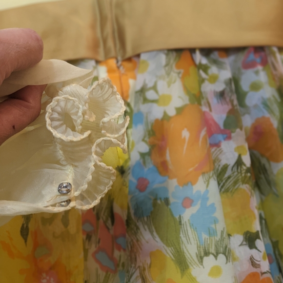 Vintage, floral, long sleeved, maxi dress with ruffle and bow details - Picture 5 of 13